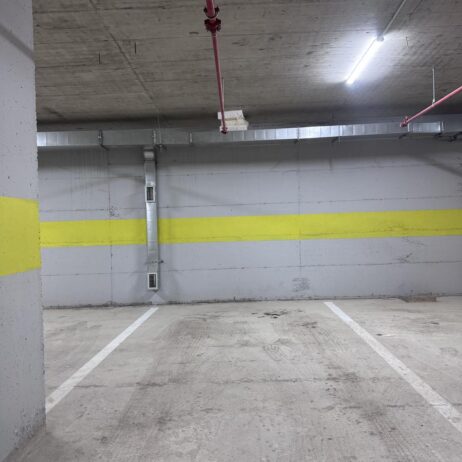 Izdaje se nov, namešten, neuseljavan stan sa privatnim parking mestom u podzemnoj garaži na Panteleju