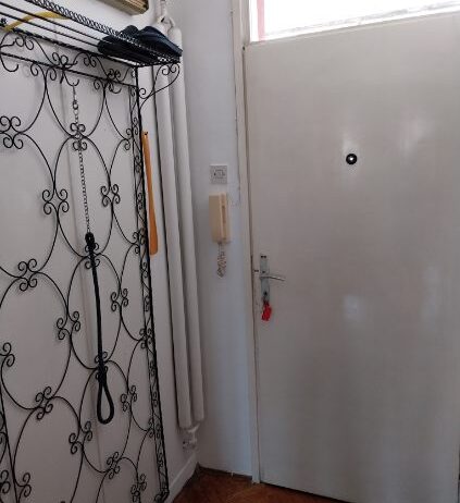 Izdajem dvoetažni stan površine 83m2 u centru Niša