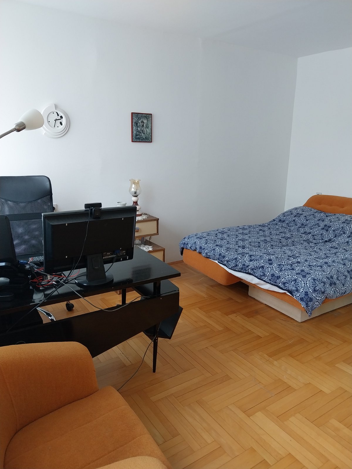 Izdajem dvoetažni stan površine 83m2 u centru Niša