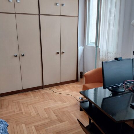 Izdajem dvoetažni stan površine 83m2 u centru Niša