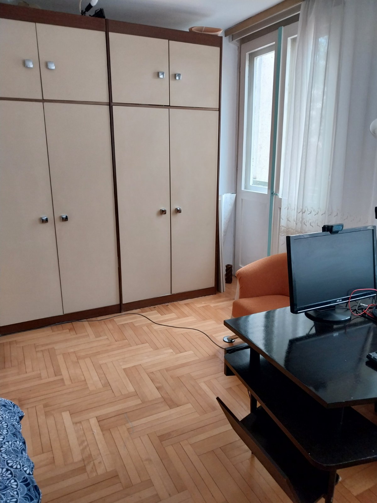 Izdajem dvoetažni stan površine 83m2 u centru Niša