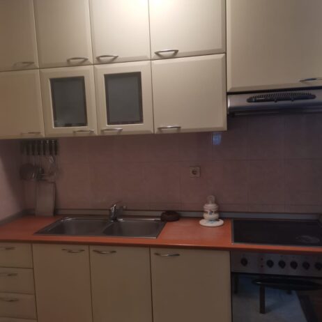 Izdajem jednoiposoban stan 40m2 Duvaniste
