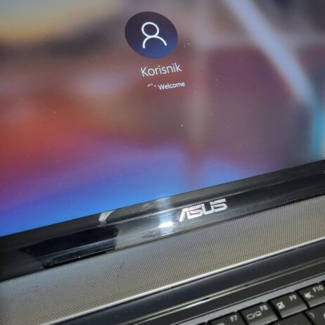 Na prodaju polovni laptop