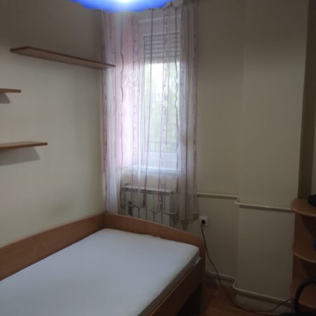 Izdajem jednoiposoban stan 40m2 Duvaniste