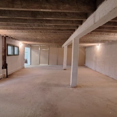 Izdajem Kancelarijsko-Magacinski prostor kod Nisa 520m2