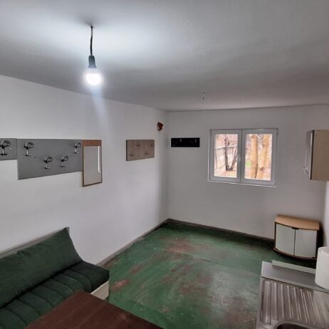 Izdajem Kancelarijsko-Magacinski prostor kod Nisa 520m2