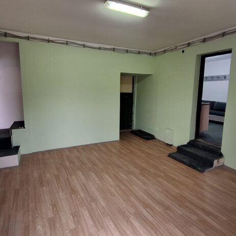 Izdajem Kancelarijsko-Magacinski prostor kod Nisa 520m2