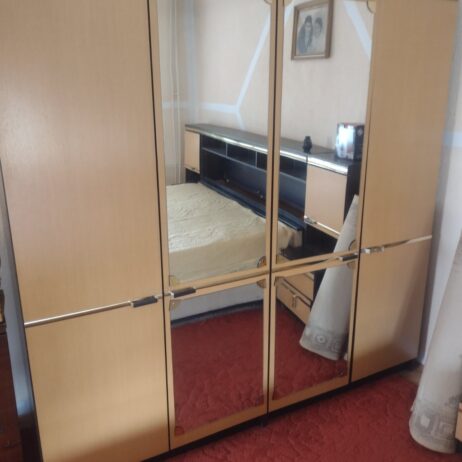 Na prodaju spavaća soba u super stanju komplet 300 E. 0638357134 Dragan
