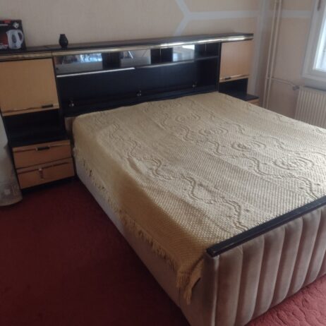 Prodajem spavaću sobu u odličnom stanju cena 20000 din. Dragan Niš 063 8357134.
