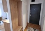 Izdajem nov luksuzno namesten jednoiposiban stan pored klinickog centra. 0638733078