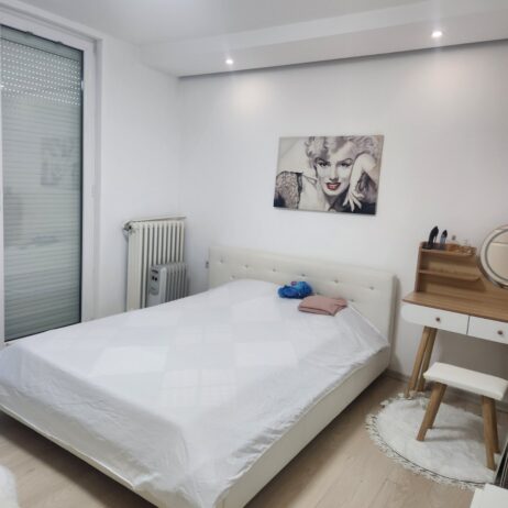 Izdajem stan u epicentru Niša, ima lift i parking za stanare zgrade. Moderno i funkcionalno opremljen. Cena zakupa je 380 eu. Za više informacija kont: 062-216131