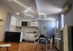 Izdajem stan u epicentru Niša, ima lift i parking za stanare zgrade. Moderno i funkcionalno opremljen. Cena zakupa je 380 eu. Za više informacija kont: 062-216131