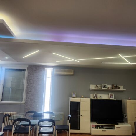 Izdajem stan u epicentru Niša, ima lift i parking za stanare zgrade. Moderno i funkcionalno opremljen. Cena zakupa je 380 eu. Za više informacija kont: 062-216131