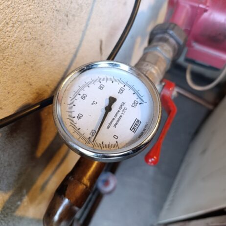 Prodajem kotao na čvrsto gorivo MEGAL M20, pod garancijom do kraja devetog meseca u besprekornom stanju,nova grunfus pumpa greje površinu oko 120 m2,kotao se prodaje zbog prelaska na pelet .Cena 500 eura.Tel.063/446-194 , Dmitar