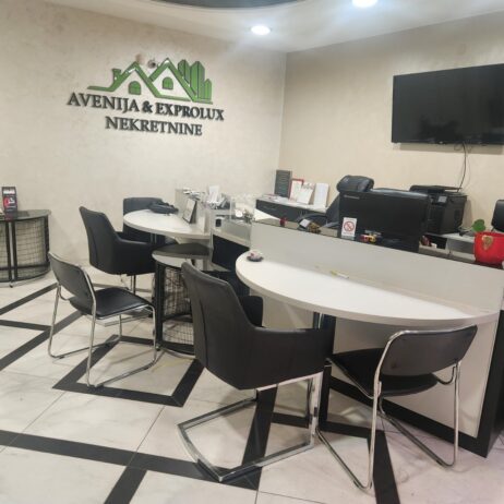 Izdajem poslovni prostor u epicentru Nisa komplet opremljen 61m2. 062484380 062216131