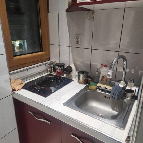 Izdajem poslovni prostor u epicentru Nisa komplet opremljen 61m2. 062484380 062216131