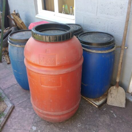 Na prodaju burad od 220,120 lit. cens 1000 i 2000 din Niš . 0638357134