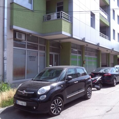 Izdaje se nenamesten dvosoban stan u novijoj zgradi u Nišu