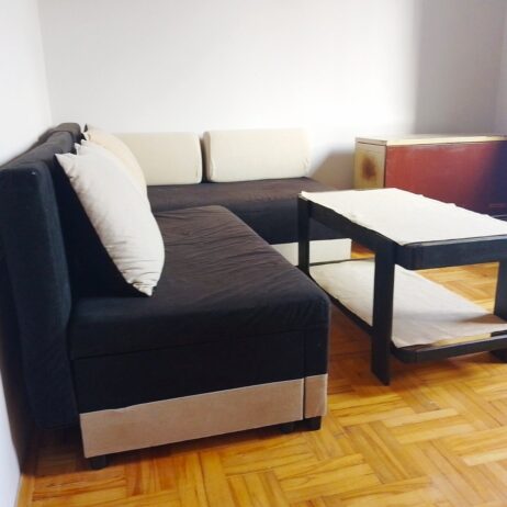 Izdajem garsonjeru u Donjoj vrezini. Cena 150 eura. 0641192894 Beli 0677616623 Milica