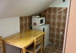 Izdaje se garsonjera u ulici 7.jula kod crkve Svetog Luke. Depozit obavezan.Slobodno od 01.07.2025. g 0637774099