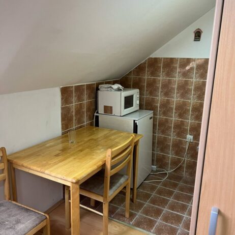 Izdaje se garsonjera u ulici 7.jula kod crkve Svetog Luke. Depozit obavezan.Slobodno od 01.07.2025. g 0637774099