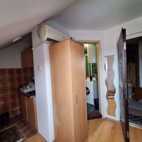 Izdaje se garsonjera u ulici 7.jula kod crkve Svetog Luke. Depozit obavezan.Slobodno od 01.07.2025. g 0637774099