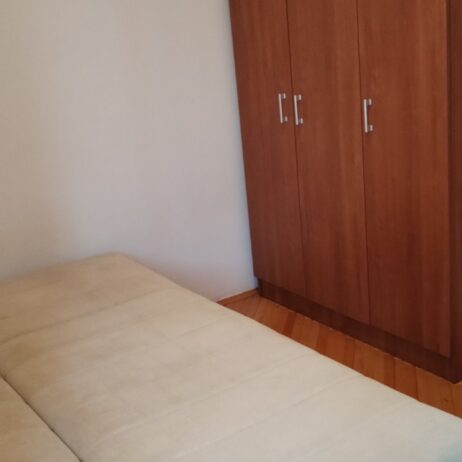Izdajem namesten dvisoban stan na Paliluli 0652474675 0649556066