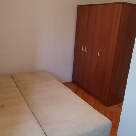 Izdajem namesten dvisoban stan na Paliluli 0652474675 0649556066