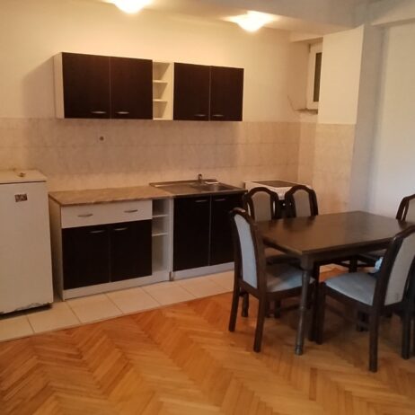 Izdajem namesten dvisoban stan na Paliluli 0652474675 0649556066