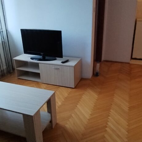 Izdajem namesten dvisoban stan na Paliluli 0652474675 0649556066