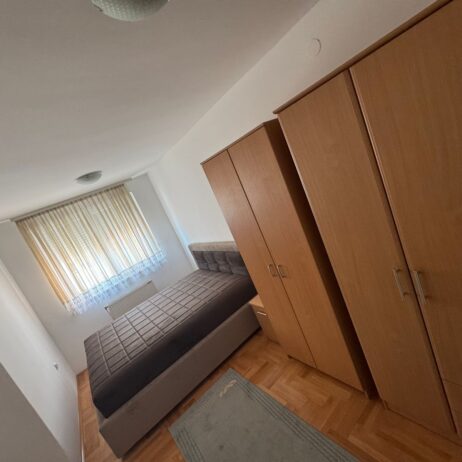 Izdajem dvosoban stan 63m2 i garazu 14m2