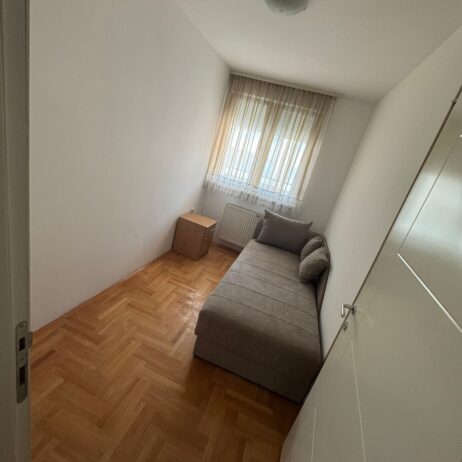 Izdajem dvosoban stan 63m2 i garazu 14m2
