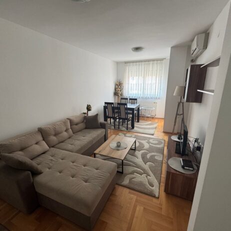 Izdajem dvosoban stan 63m2 i garazu 14m2