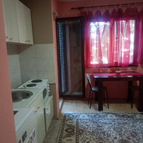 Izdajem garsonjeru u naselju Čalije
