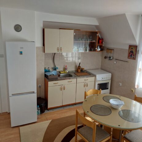 Izdajem jednoiposoban stan, 34m²