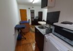 Izdajem u novoj zgradi komplet nameštene studentske apartmane na 100m od Pravnog i Ekonomskog f. CG, kupatilo, šporet, frižider, kuhinja, KTV, internet i dr. Cena 270E sa svim troškovima. 0611799030