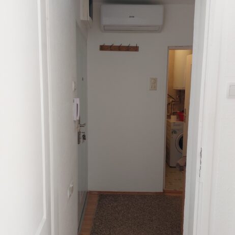 Izdajem jednoiposoban stan, 34m²