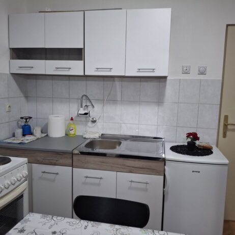 Izdajem garsonjeru na Bulevaru Medijana