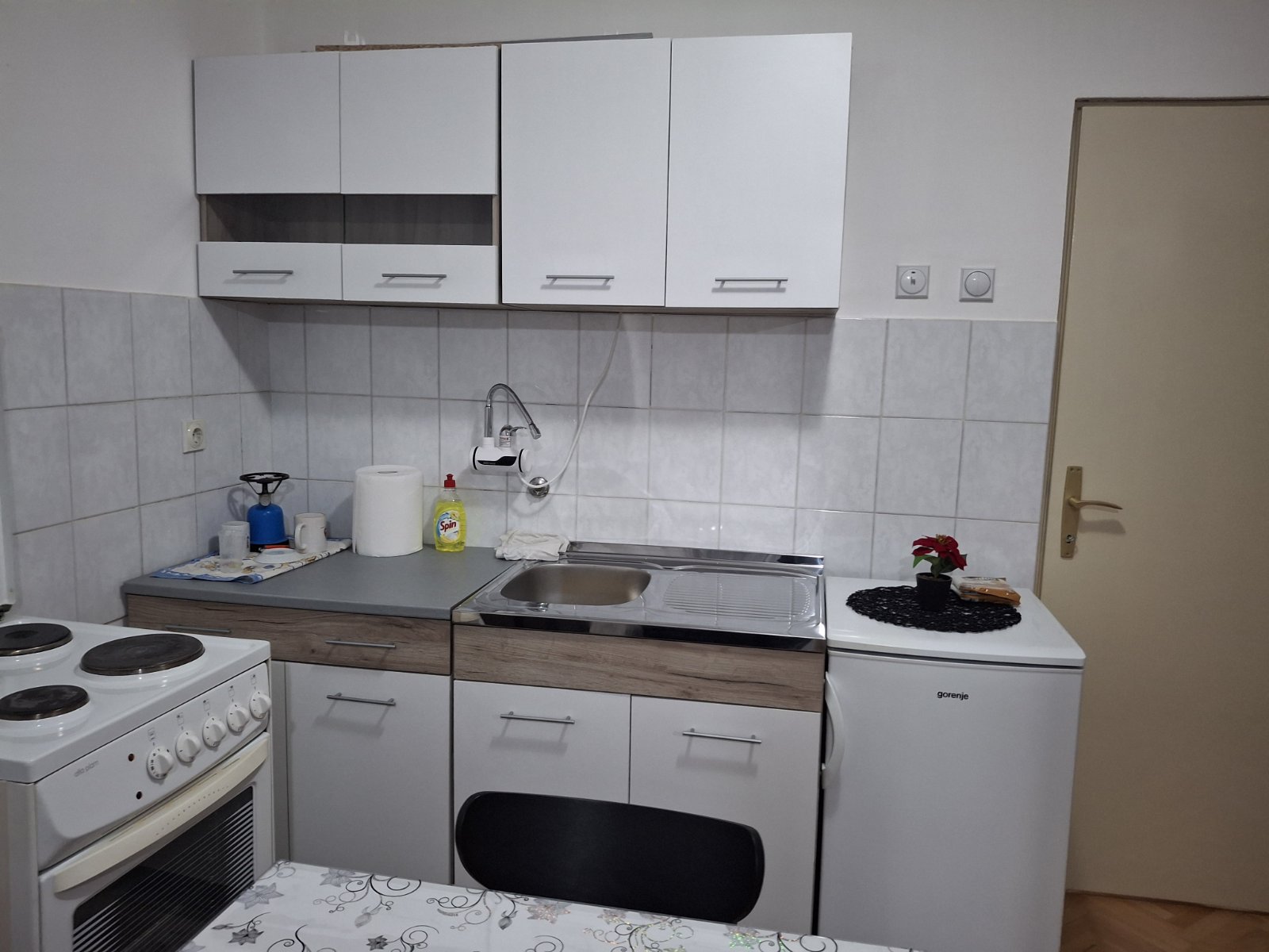 Izdajem garsonjeru na Bulevaru Medijana