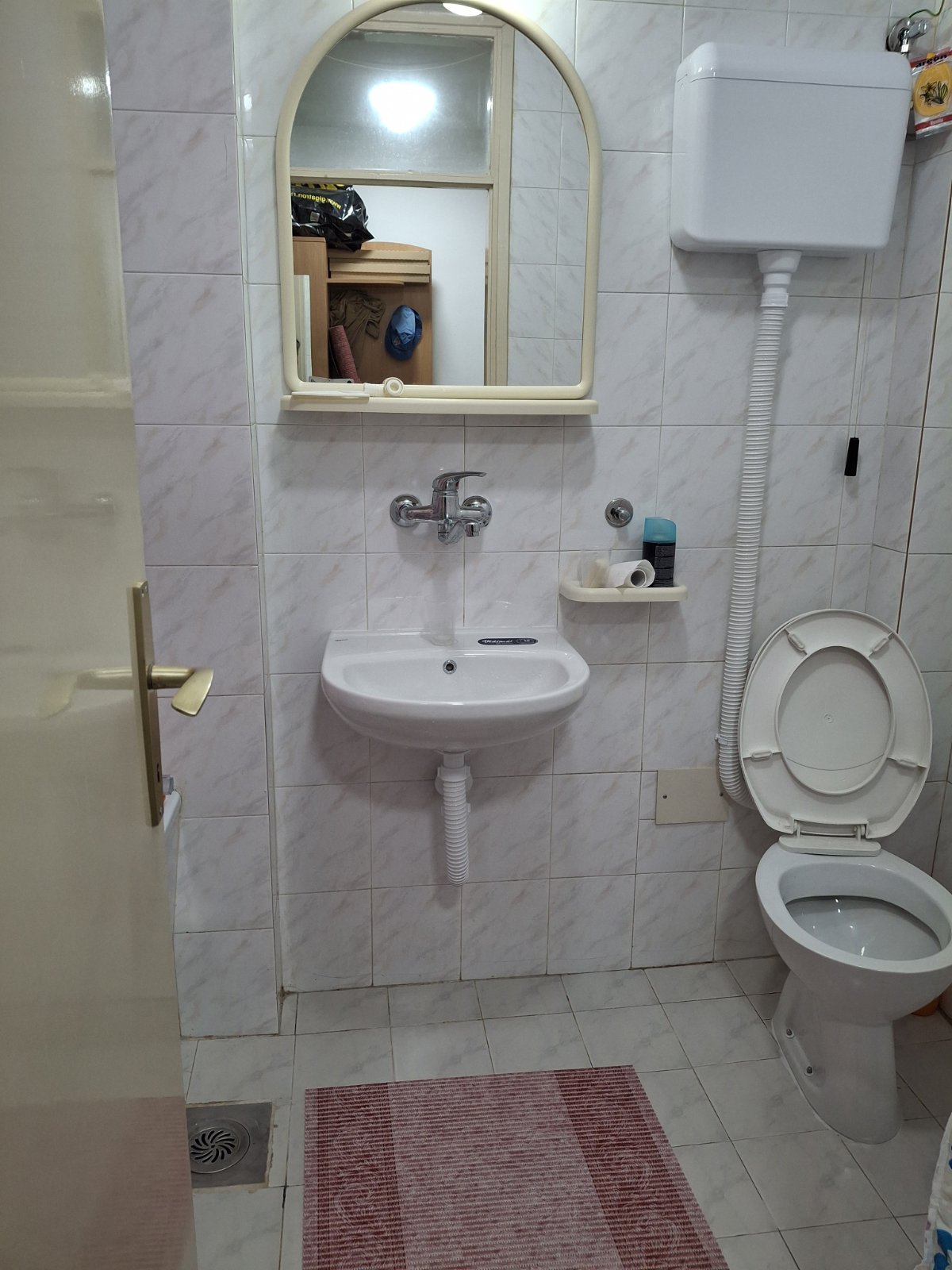 Izdajem garsonjeru na Bulevaru Medijana