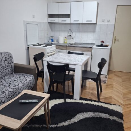 Izdajem garsonjeru na Bulevaru Medijana