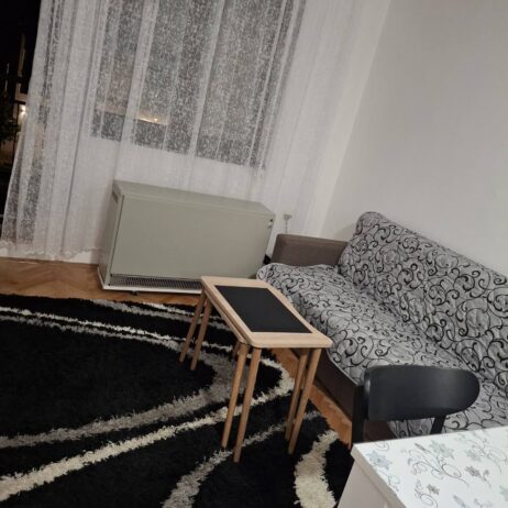 Izdajem garsonjeru na Bulevaru Medijana