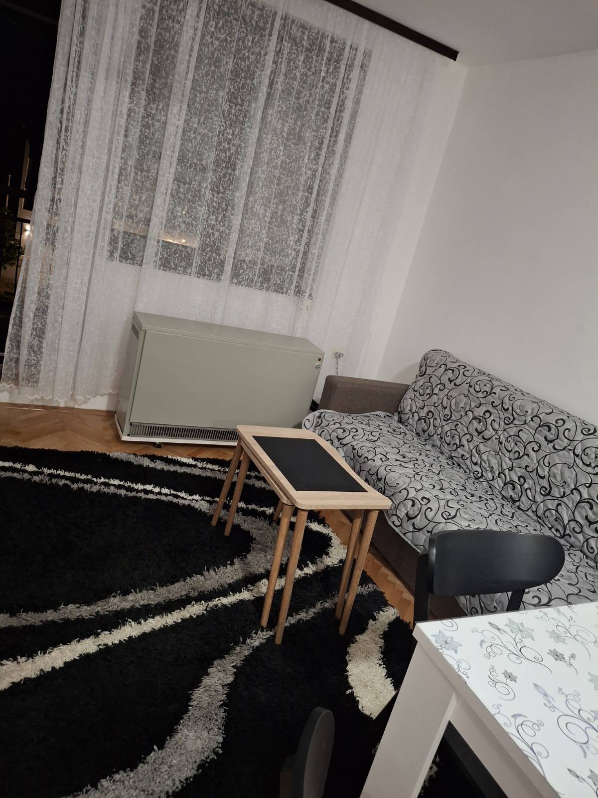 Izdajem garsonjeru na Bulevaru Medijana