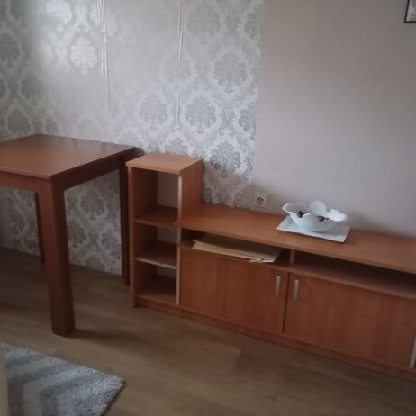 Tv komoda i trpezarijski sto