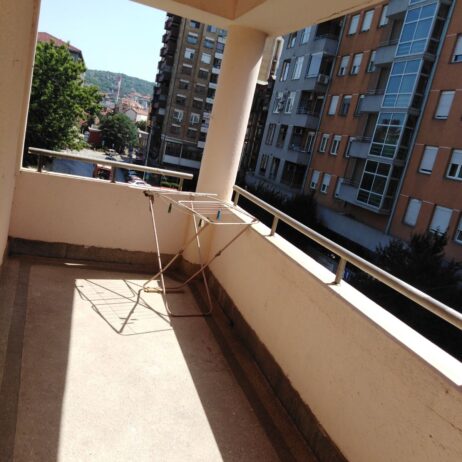 Izdajem trosoban stan preko puta Pravnog fakulteta za 3-4 studenta ,CG,   kontakt 0612266915
