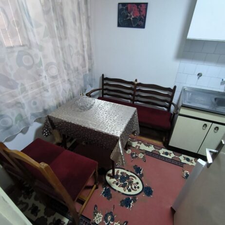 Izdajem kompletno namesten jednosoban stan na Panteleju pocetak Somborskog bulevara. 0691166332