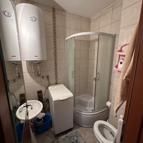 Izdajem namesten stan 48m2 u centru Nisa. 0621660710