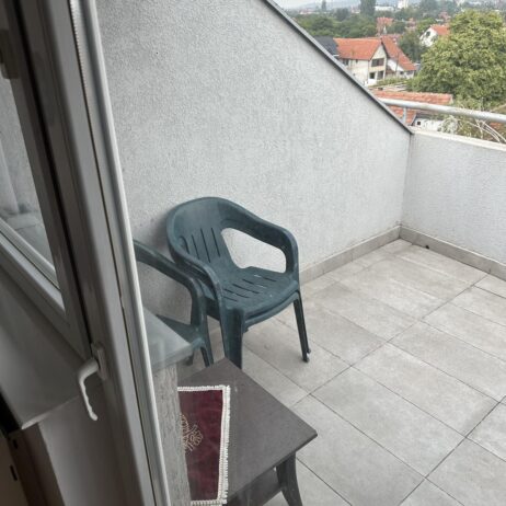 Izdajem namesten stan 48m2 u centru Nisa. 0621660710