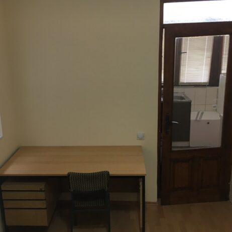 Potreban cimer Zasebna soba, poseban ulaz, kuhinja, kupatilo, wf Na 10min od Medicinskog i PMF fakulteta(kod Pivare) Predrag-064/63 90 151