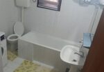 Izdajem namesten stan u kuci u durlanu iznad skole Mika Antic za samce. 062410006